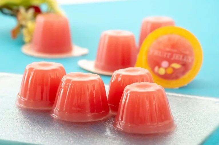 Fukuoka Amaou Strawberry Jelly Mini 10P, showcasing bite-size jellies with rich sweetness and aroma, perfect as a gift or snack.