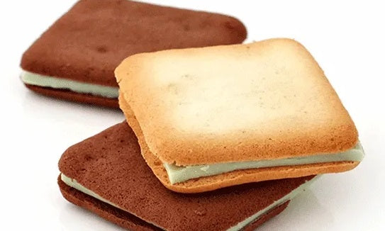 Langdosha peppermint cookies with chocolate filling, featuring plain and chocolat flavors, from Kitami, Hokkaido.