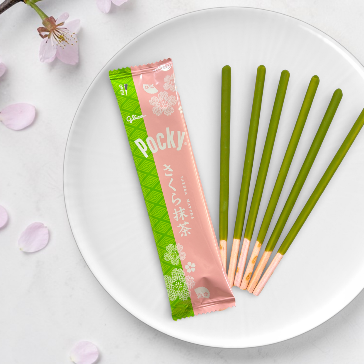 Glico Pocky Chocolate Sticks : Sakura & Matcha