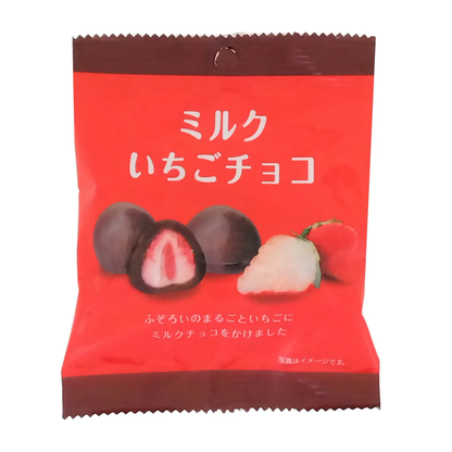 牛奶巧克力包裹的冷凍乾燥草莓